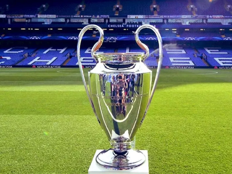 Trophée de la Ligue des Champions UEFA symbolisant la victoire et le succès